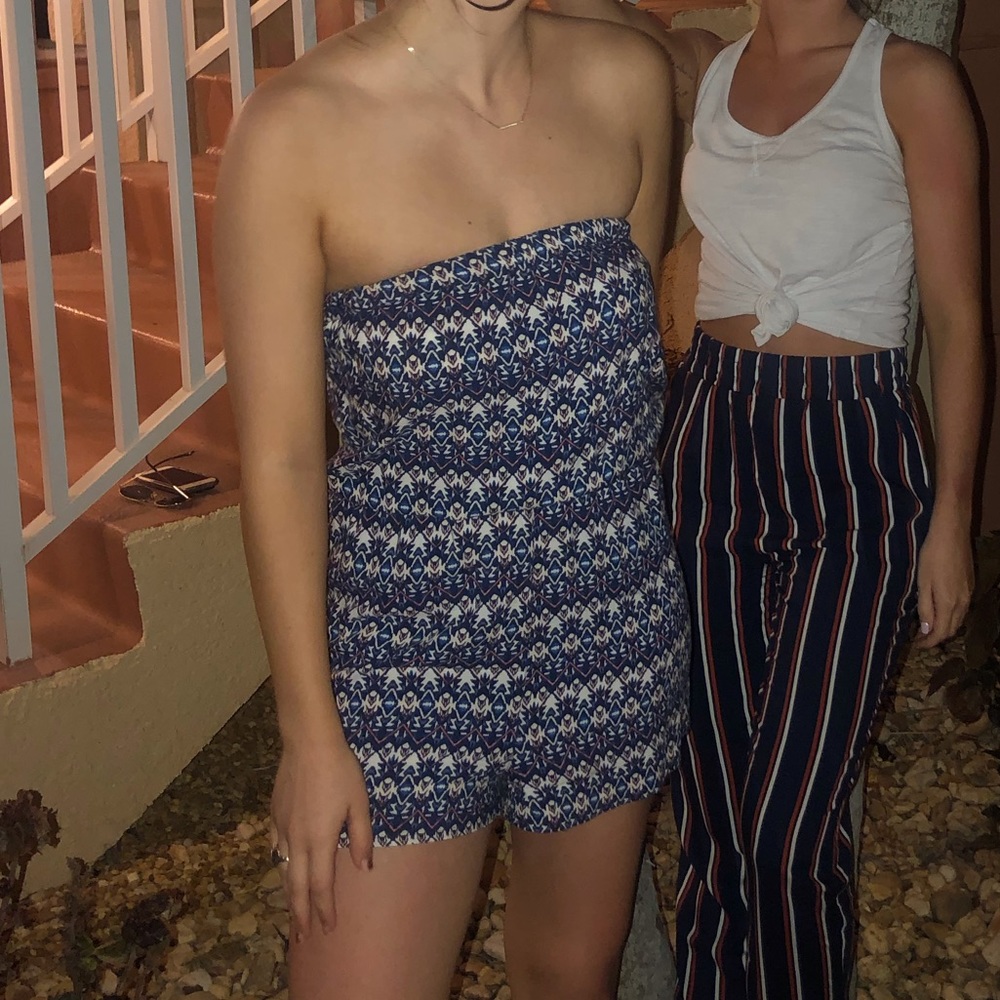 Strapless Patterned Romper - Picture 4 of 4
